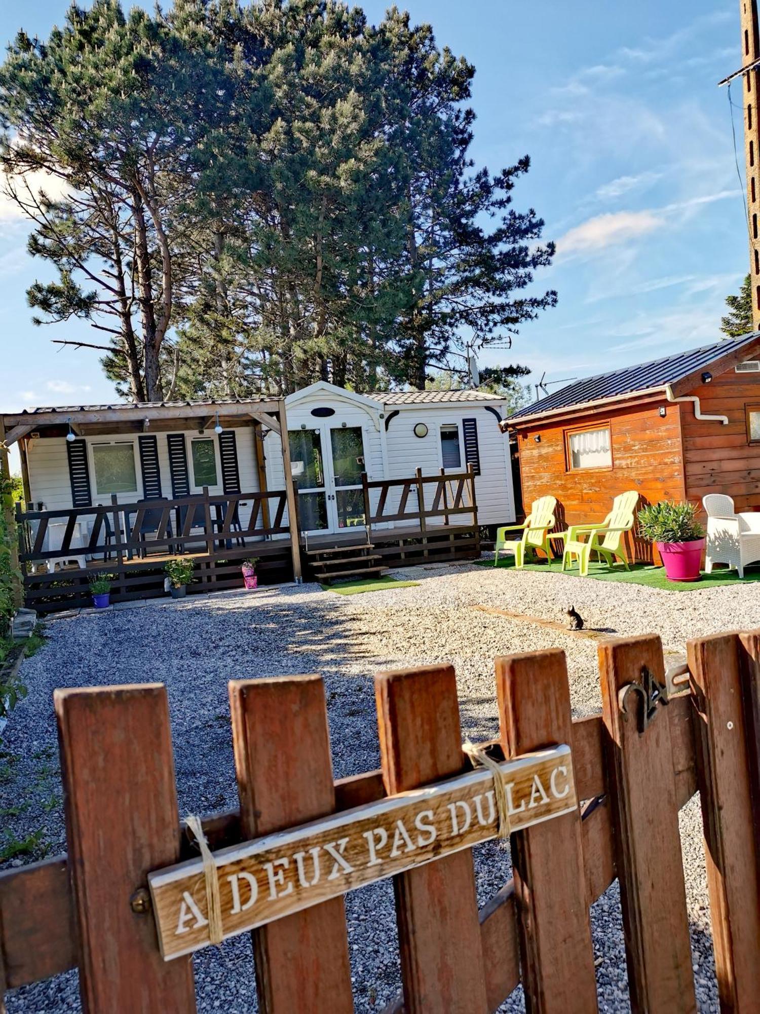 Hotel A Deux Pas Du Lac Ardres Exterior foto